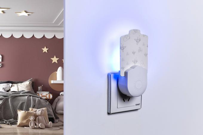 Mini UV395 Elektrische Stecklampe zur Bekämpfung von Moskitos mit Festkörper und Klebepapier 9