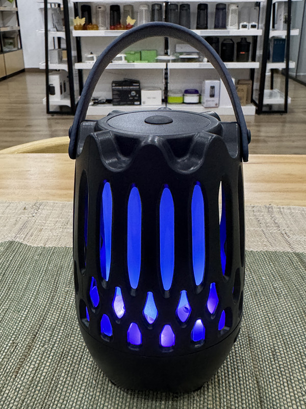 OEM/ODM Logo Bluetooth Lautsprecher Flammenlicht UV LED Campinglampe Wiederaufladbare Mücken Motten Knähnen Fänger Fliegende Insekten Klebrige Falle 2